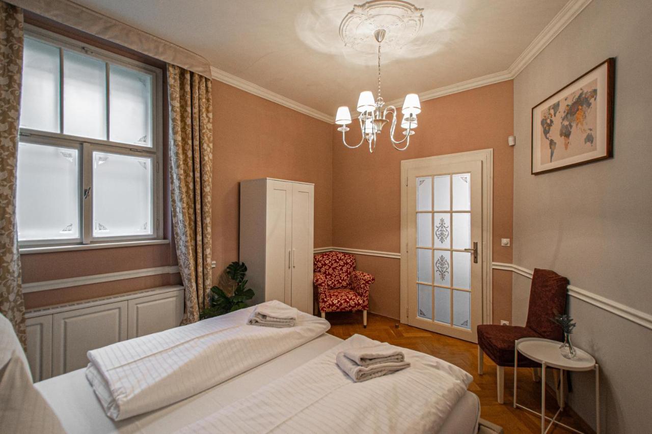 Luxury Central 150M2 Apartment On Wencelas Square With Private Garage 프라하 외부 사진