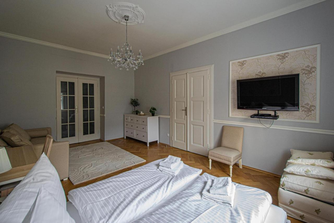 Luxury Central 150M2 Apartment On Wencelas Square With Private Garage 프라하 외부 사진