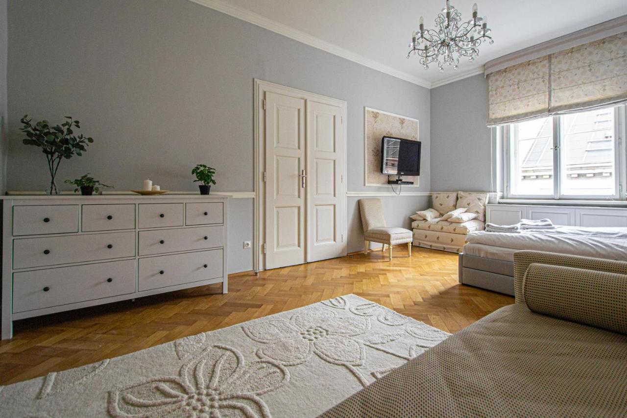 Luxury Central 150M2 Apartment On Wencelas Square With Private Garage 프라하 외부 사진
