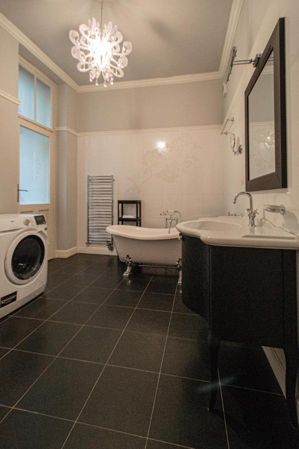 Luxury Central 150M2 Apartment On Wencelas Square With Private Garage 프라하 외부 사진