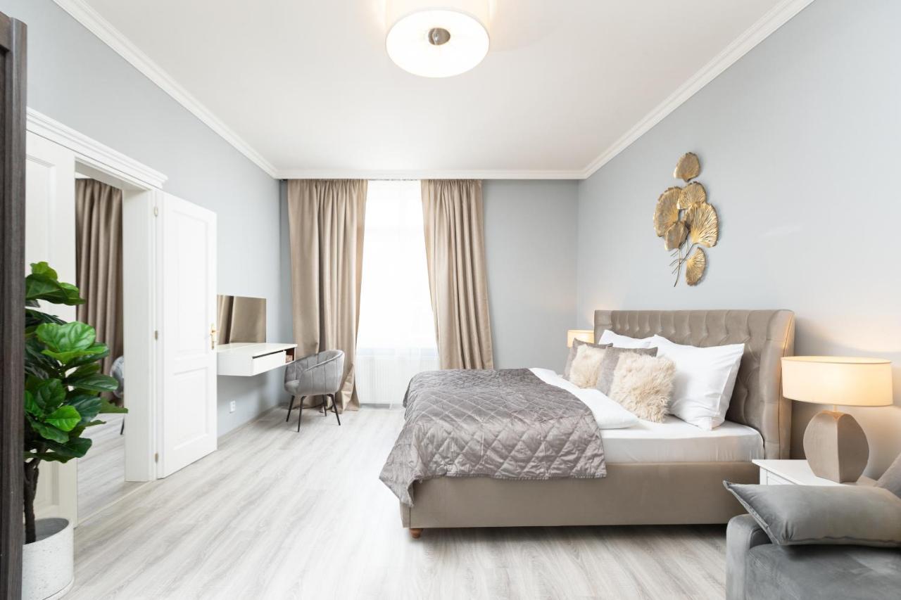 Luxury Central 150M2 Apartment On Wencelas Square With Private Garage 프라하 외부 사진