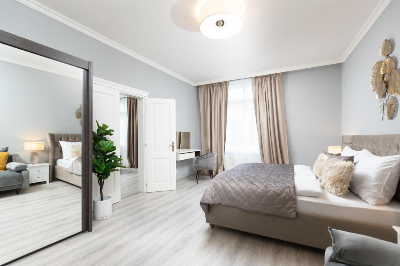 Luxury Central 150M2 Apartment On Wencelas Square With Private Garage 프라하 외부 사진