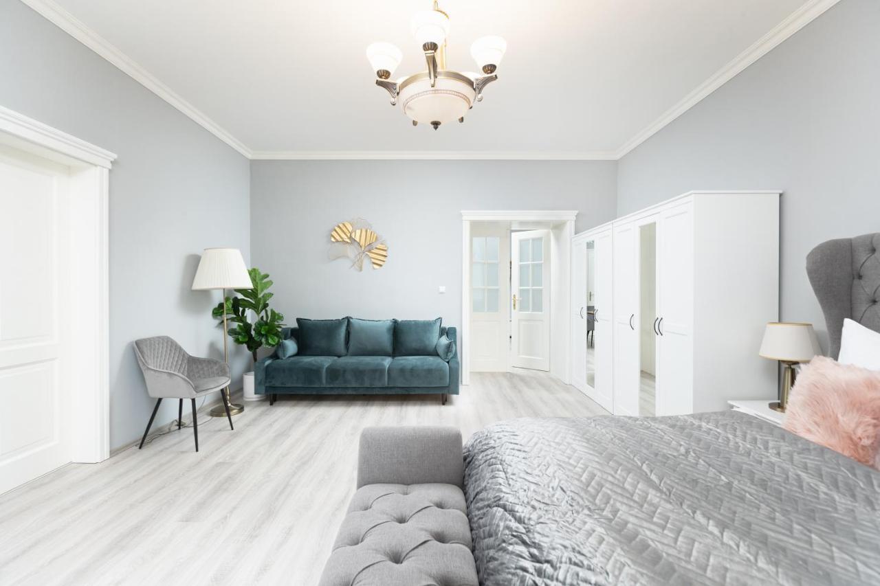 Luxury Central 150M2 Apartment On Wencelas Square With Private Garage 프라하 외부 사진